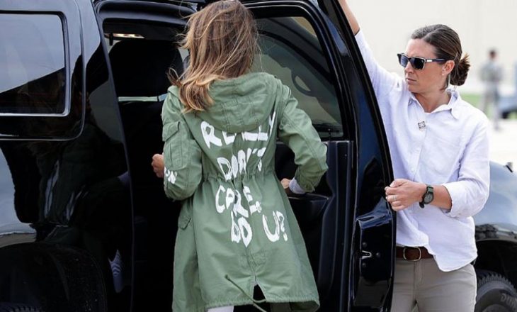 Një mal me kritika për xhaketën e Melania Trump