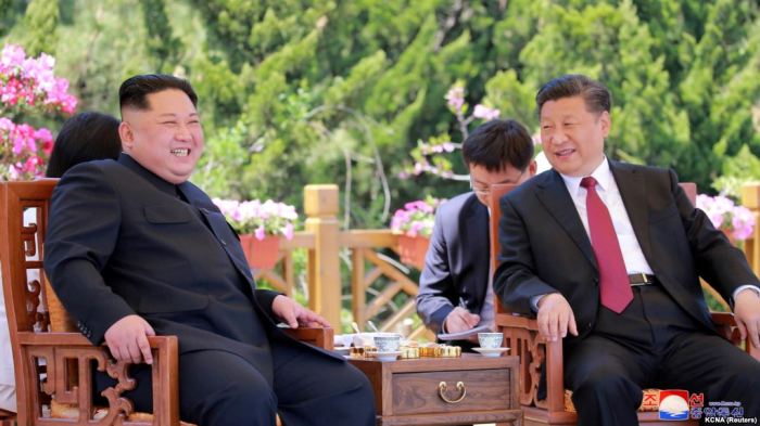 Presidenti kinez lavdëron Kimin pas samitit të mbajtur me Trumpin