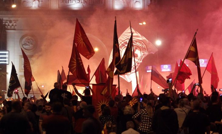 Plagosen 7 policë gjatë protestave në Maqedoni