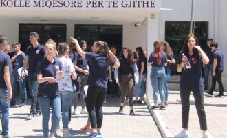 KYC për provimin e maturës: Nxënësit kopjuan dhe nuk respektuan masat antiCovid-19