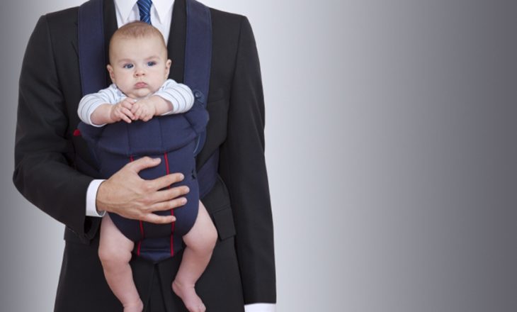 Qeveria e Zvicrës, kundër iniciativës së pushimit të lindjes për baballarët