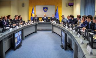 Qeveria rrit dukshëm shpenzimet e luksit