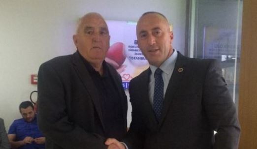 Kështu qante Hilmi Haradinaj, në momentin kur Ramush Haradinaj u kthye në Kosovë