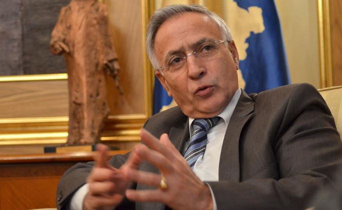 Krasniqi: Lakmia për t’u dukur “kooperativë” edhe me vuçiqet çon në tradhti kombëtare