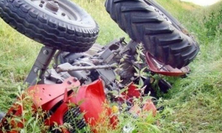 Përmbyset traktori, humb jetën 62-vjeçari