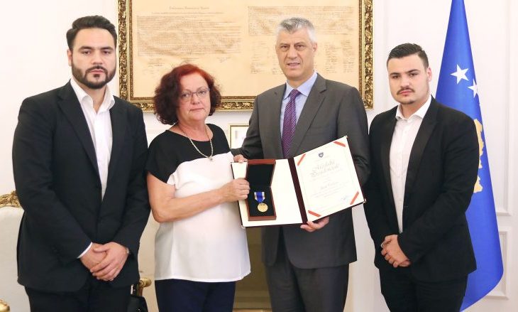 Presidenti nderon legjendën e sportit të Kosovës