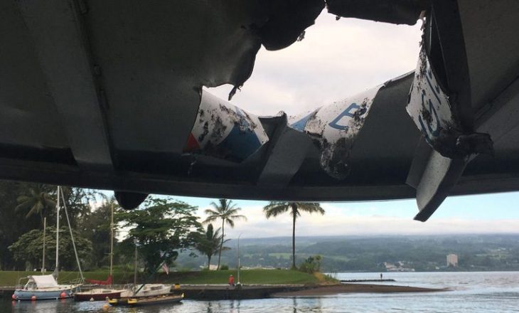 Një “bombë” nga lava e vullkanit e ka goditur një anije afër Havait