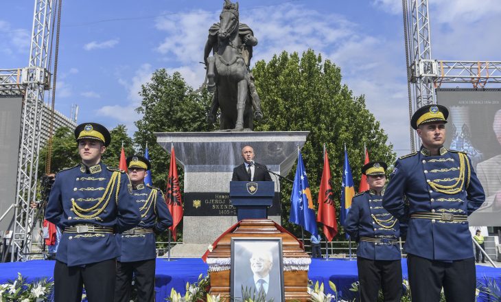 Haradinaj me propozim vendim për vendosjen e shtatores dhe emërtimin e autostradës “Adem Demaçi”
