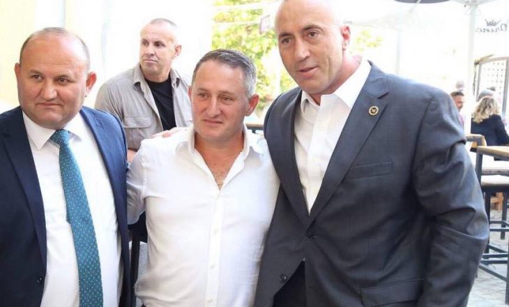 Prokuroria e Shqipërisë e kërkon, ai del në skenë së bashku me Ramush Haradinajn