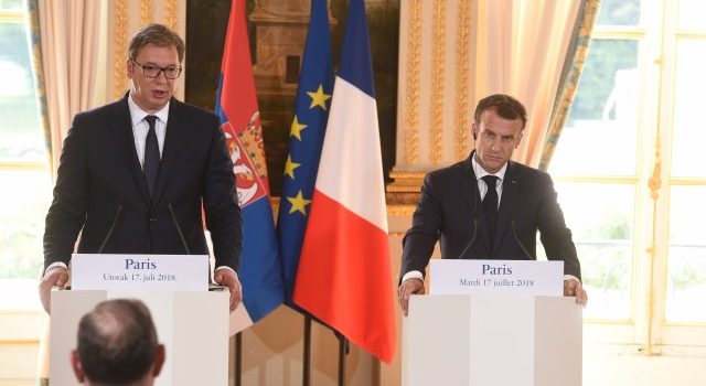 Macron bën thirrje për arritjen e marrëveshjes përfundimtare mes Kosovës dhe Serbisë