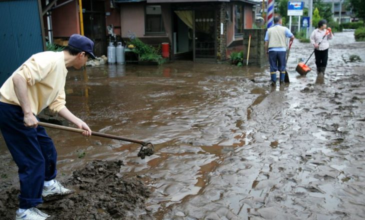 Japoni, 49 të vdekur nga rrëshqitjet e dheut