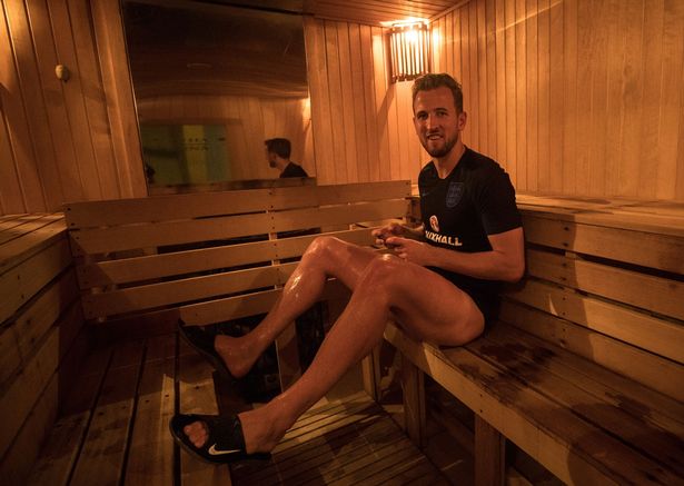 Harry Kane në saunë e Jesse Lingard në pishinë – terapia që lojtarët anglez kanë marrë pas ndeshjes me Suedinë