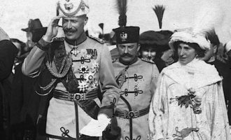 Filmim i rrallë i dërgatës shqiptare në krye me Esat Pashë Toptanin që takoi Princ Vidin