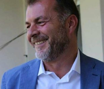 Grevat, mësuesit dhe llafet e budallme