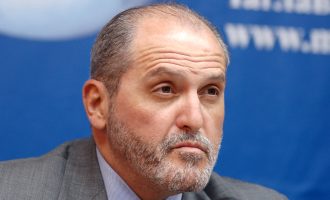 Surroi: Mos e fajësoni Lajçakun