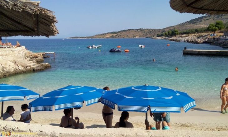 200 mijë turistë pushojnë çdo ditë në plazhet shqiptare, të gjithë ankohen për një gjë