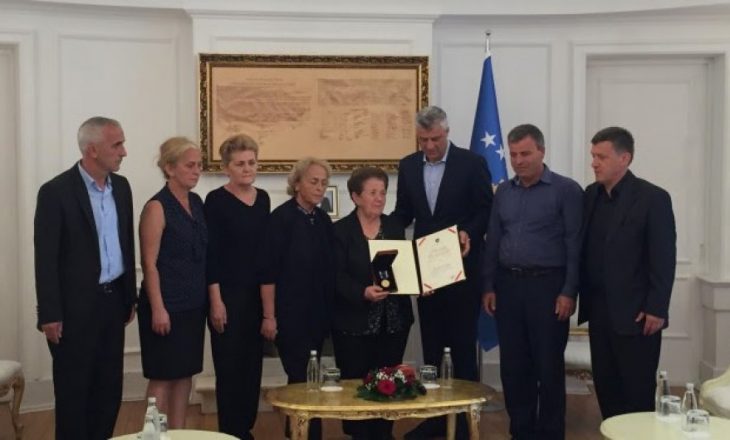 Presidenti dekoron familjen Demaçi me Medalje Presidenciale