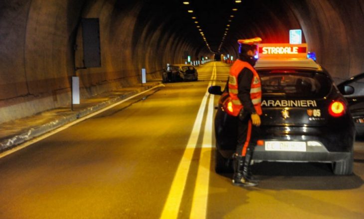 Përgjumet në timon – shqiptari shkakton aksident në tunel