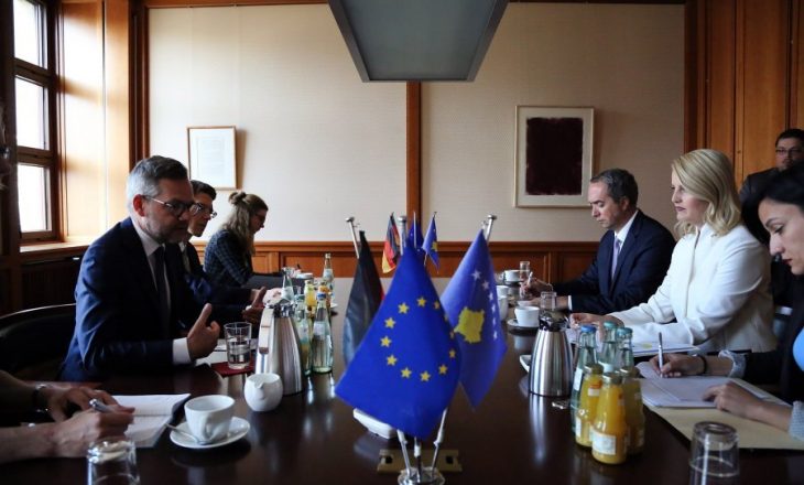 Ministrja Hoxha në Gjermani për liberalizimin e vizave