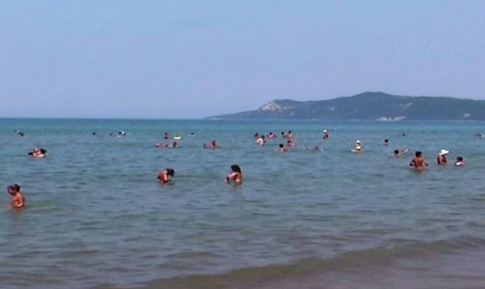 Shpëtohen edhe tre persona në bregdetin shqiptar, njëri ishte fëmijë