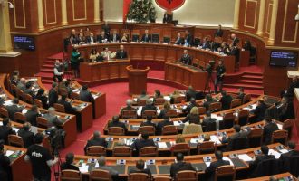 Kuvendi i Shqipërisë miraton marrëveshjen me Pfizer