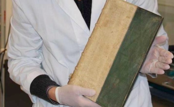 Zbulohen 3 libra të helmuar në një bibliotekë në Danimarkë