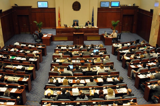 Parlamenti maqedonas ratifikon marrëveshjen me Greqinë