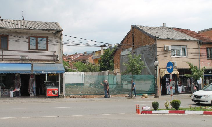 Rrënohet edhe një ndërtesë e trashëgimisë në Prizren, këtë herë me leje nga Komuna e Prizrenit