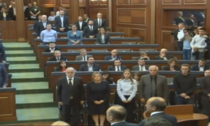 Deputetët e PSD-së respektojnë himnin e Kosovës