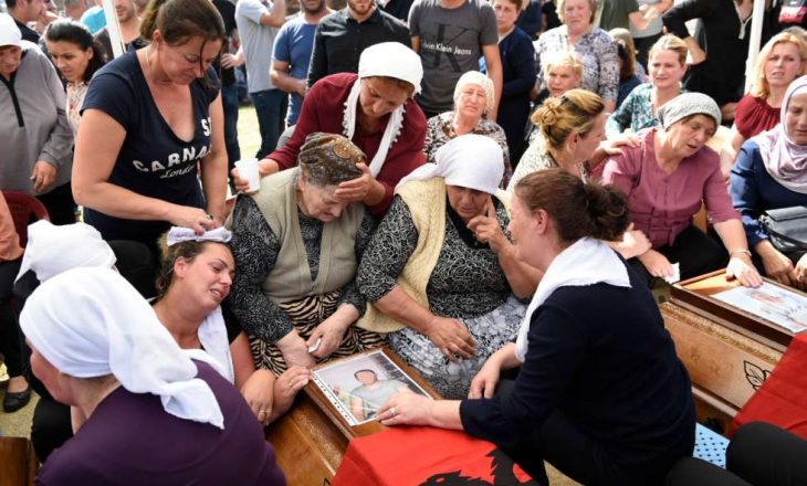 Qindra persona në Luginën e Lotëve – raportimi i gazetës zvicerane nga Suhareka