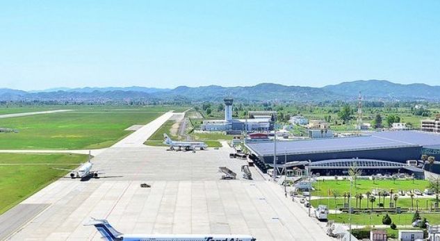 Aeroporti  i Rinasit që po zhvat shqiptarët me fluturimet