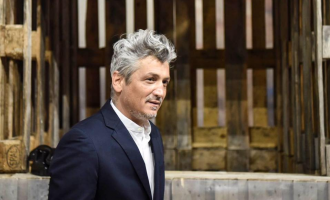 Artisti që ngujoi lopët në emër të një ekspozite: Unë jam vegjetarian