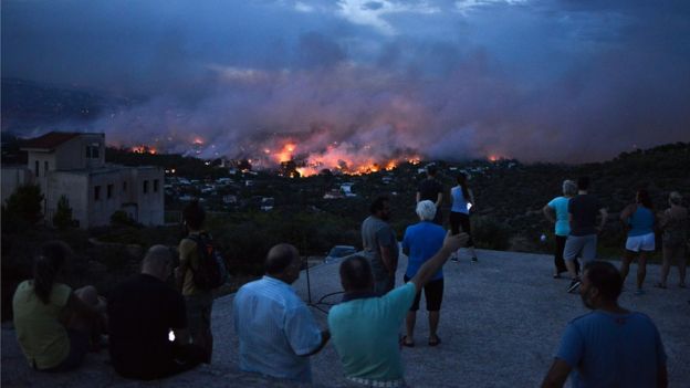 Ambasada shqiptare në Athinë është në kontakt me shqiptarët në zonën e zjarreve