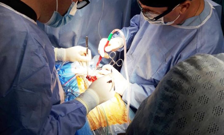 Kardiokirurgjia fillon zëvendësimin e valvules aortale  me metoda minimale invazive