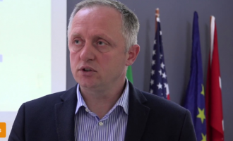 Kur kërkon “luginën” dhe gjen humnerën