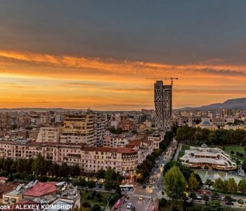 Këtij populli i duhen më shumë libra, këngë, komedi, piktura, pak politikë