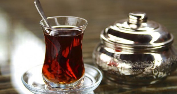 Pse shqiptarët çajit të zi i thonë çaj rusi