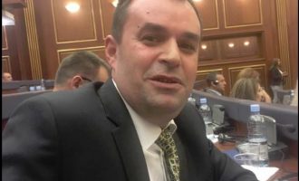 Deputeti i AAK-së pranon se ka bërë “dallavere” me familjet e dëshmorëve të UÇK-së