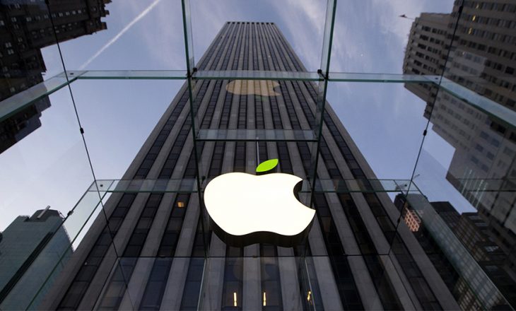 Apple, kompania e parë në SHBA e cila vlen më shumë se një bilion dollarë