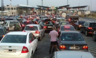 Kaos në kufirin slloveno-austriak për shkak të kontrolleve