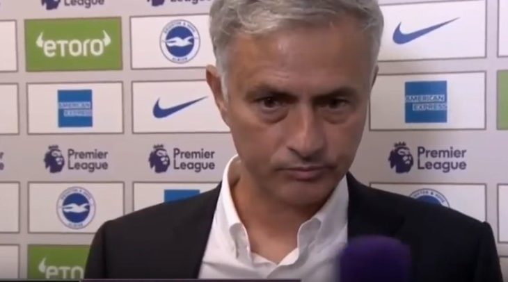 Reagimi qesharak i Mourinhos kur gazetarja e pyet për humbjen e Manchester Unitedit