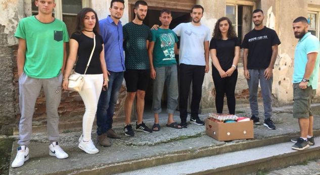 9 anëtarë të PDK-së në Mitrovicë, blejnë një pako ushqimore për skamnorin dhe mburren në Facebook
