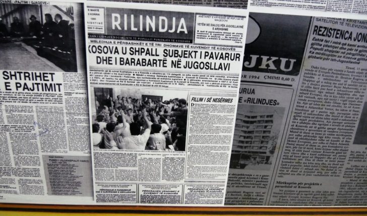 Para 28 viteve Serbia mbylli gazetën e vetme të përditshme shqipe në Kosovë ‘Rilindja’