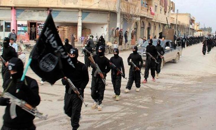 Lideri i ISIS-it jep urdhër të vriten 320 ushtarët e tij për pabesi
