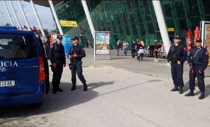 Shtyhet 5 orë fluturimi nga Rinasi, piloti kishte konsumuar alkool