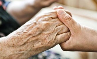 Banori i shtëpisë së pleqve kanoset nga mbikëqyrësi