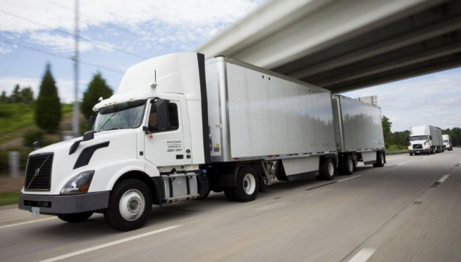 Teknologjia vetë-vozitëse rrezikon punën e afro 300,000 shoferëve të kamionëve