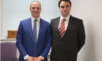 Ambasadori britanik takon Kryeshefin Ekzekutiv të Telekomit të Kosovës