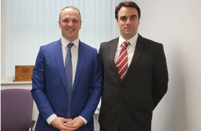 Ambasadori britanik takon Kryeshefin Ekzekutiv të Telekomit të Kosovës