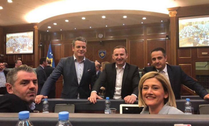 Deputeti i LDK-së tenton të bëjë një mini-analizë, por dështon keq me drejtshkrimin